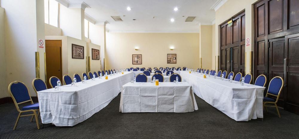 New Ambassador Hotel Harare Exterior foto